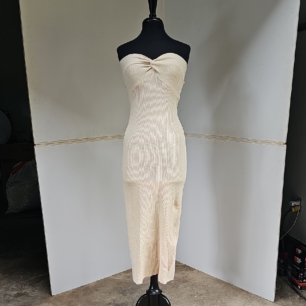 Chic Strapless Cream Dress